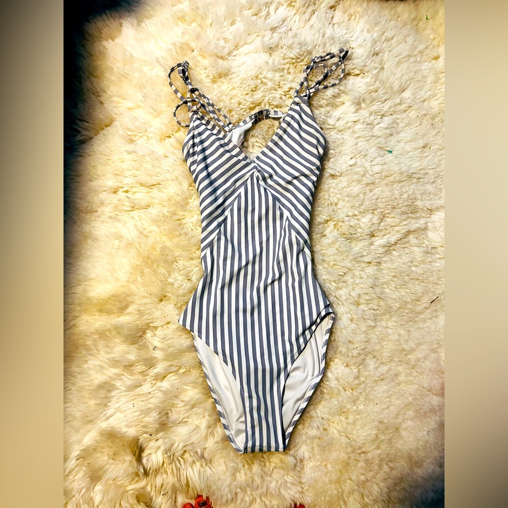 Cupshe one piece bathing suit sz S
